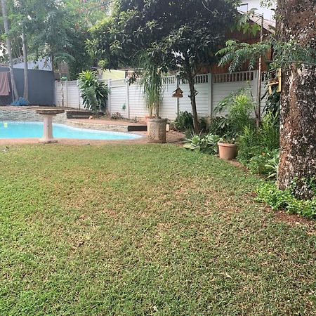 Plum Cottage Mbombela Екстер'єр фото