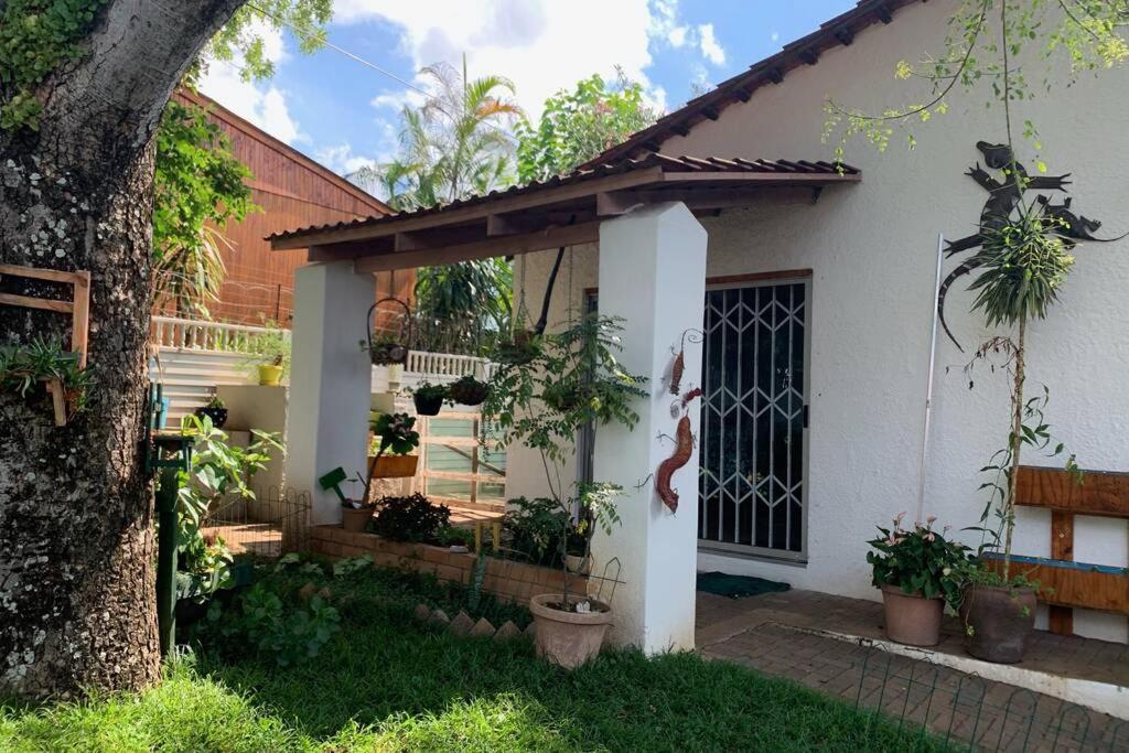 Plum Cottage Mbombela Екстер'єр фото